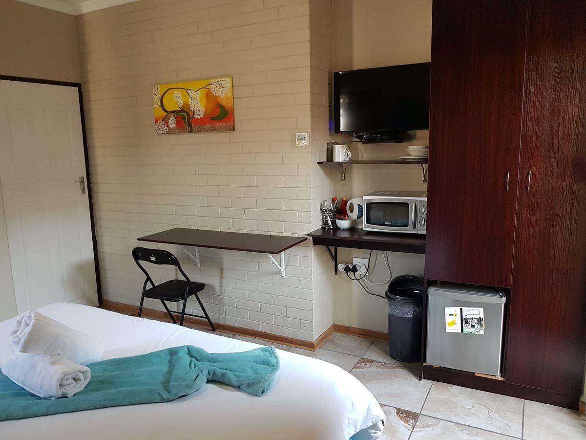 Mckala Guesthouse Кимберли Экстерьер фото